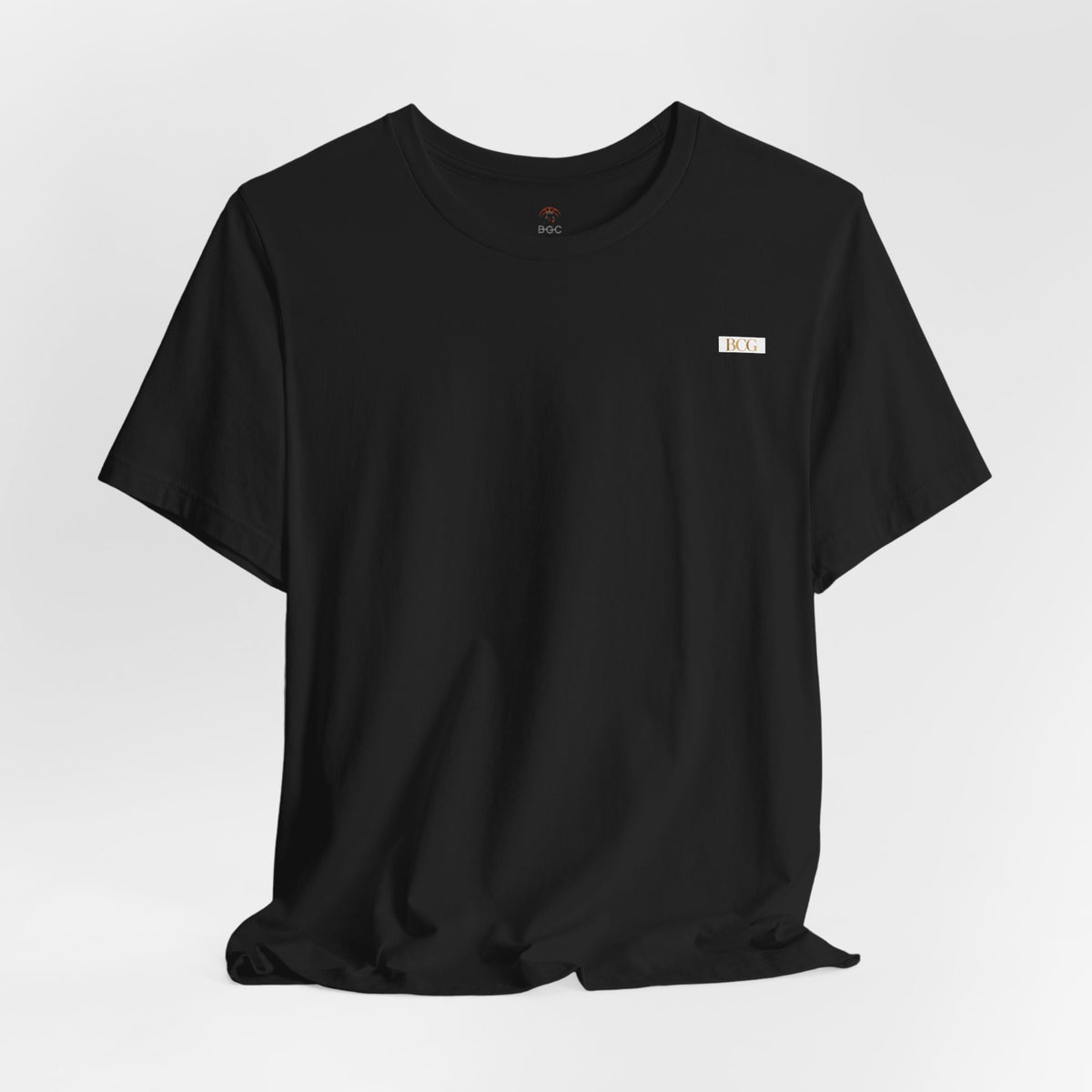 Minimalist White Tee with Tiny Chest Logo – Classic Casual Short Sleeve Shirt