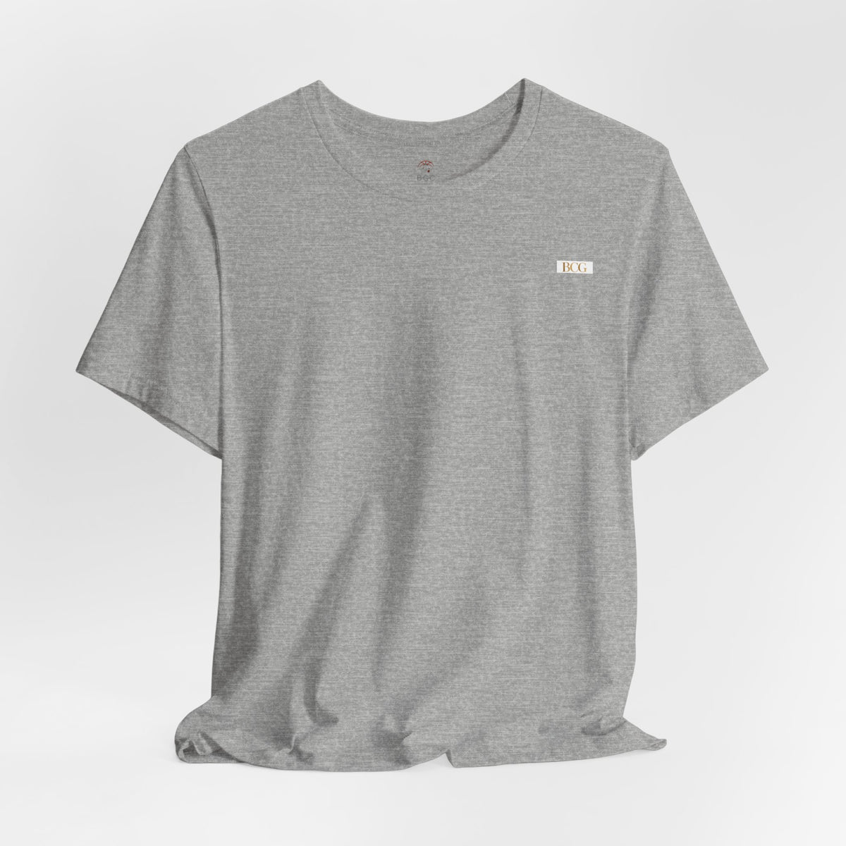 Minimalist White Tee with Tiny Chest Logo – Classic Casual Short Sleeve Shirt
