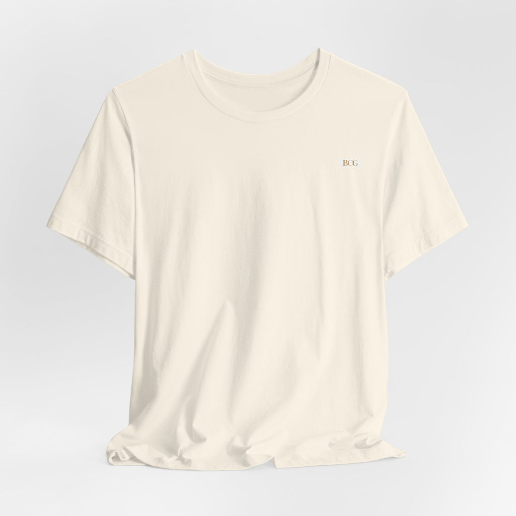Minimalist White Tee with Tiny Chest Logo – Classic Casual Short Sleeve Shirt