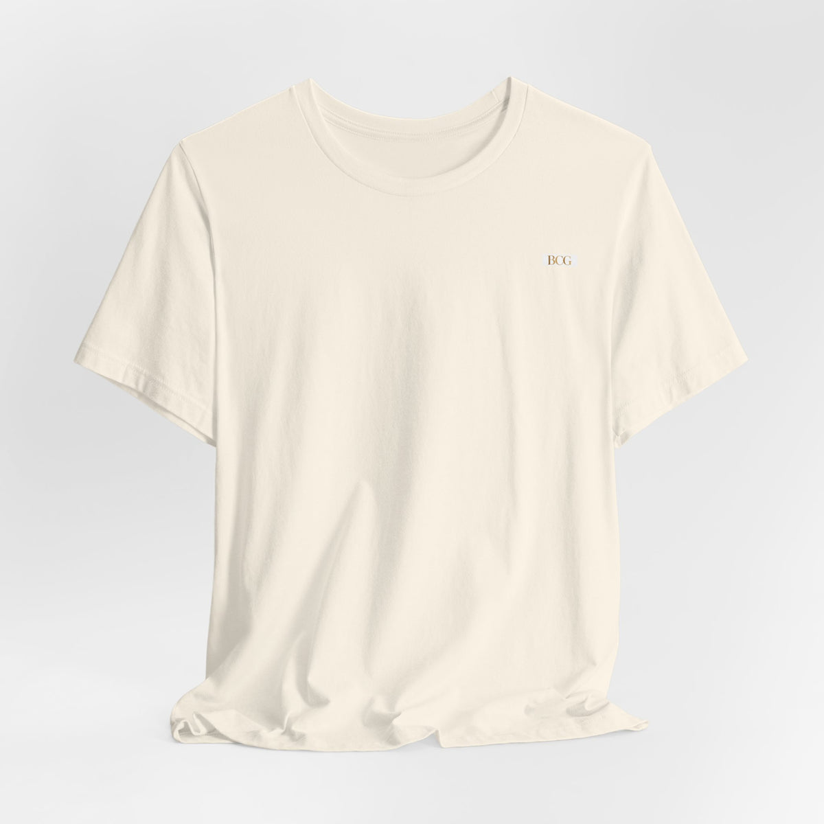 Minimalist White Tee with Tiny Chest Logo – Classic Casual Short Sleeve Shirt